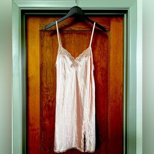 VICTORIA'S SECRET VINTAGE RARE Pink Satin Lace Chemise Slip lingerie Size Large